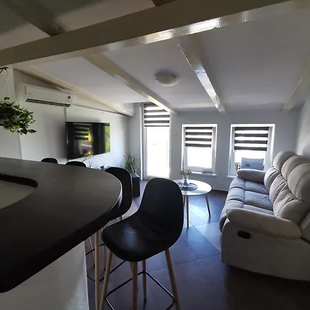 Katy Apartman *